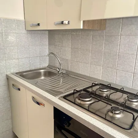 N270 - Numana, Viletta Quadrilocale Con Giardino